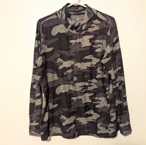 We Wander Camouflage Camo Stretch Long Sleeve Top Size M